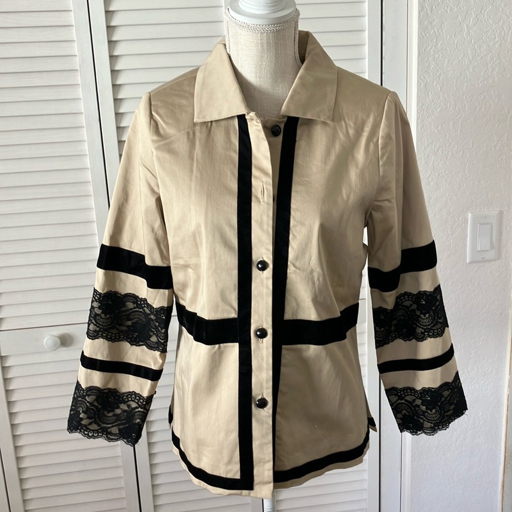 Victor Costa Occasion tan and black blazer size‎ S lace and velvet details NWT